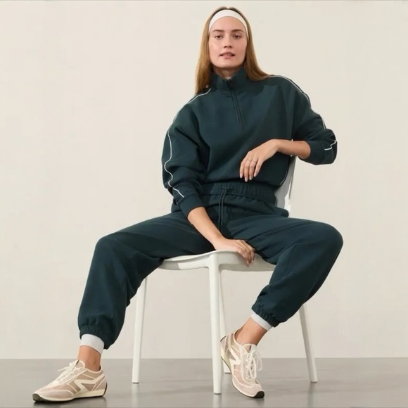 Athleta Tops - NWT Athleta Forever Fleece 1/2 Zip Crop Sweatshirt in color Cypress